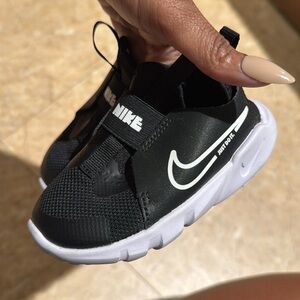 Nike Flex Runner 2 Slip On Running Shoe. Size 6C